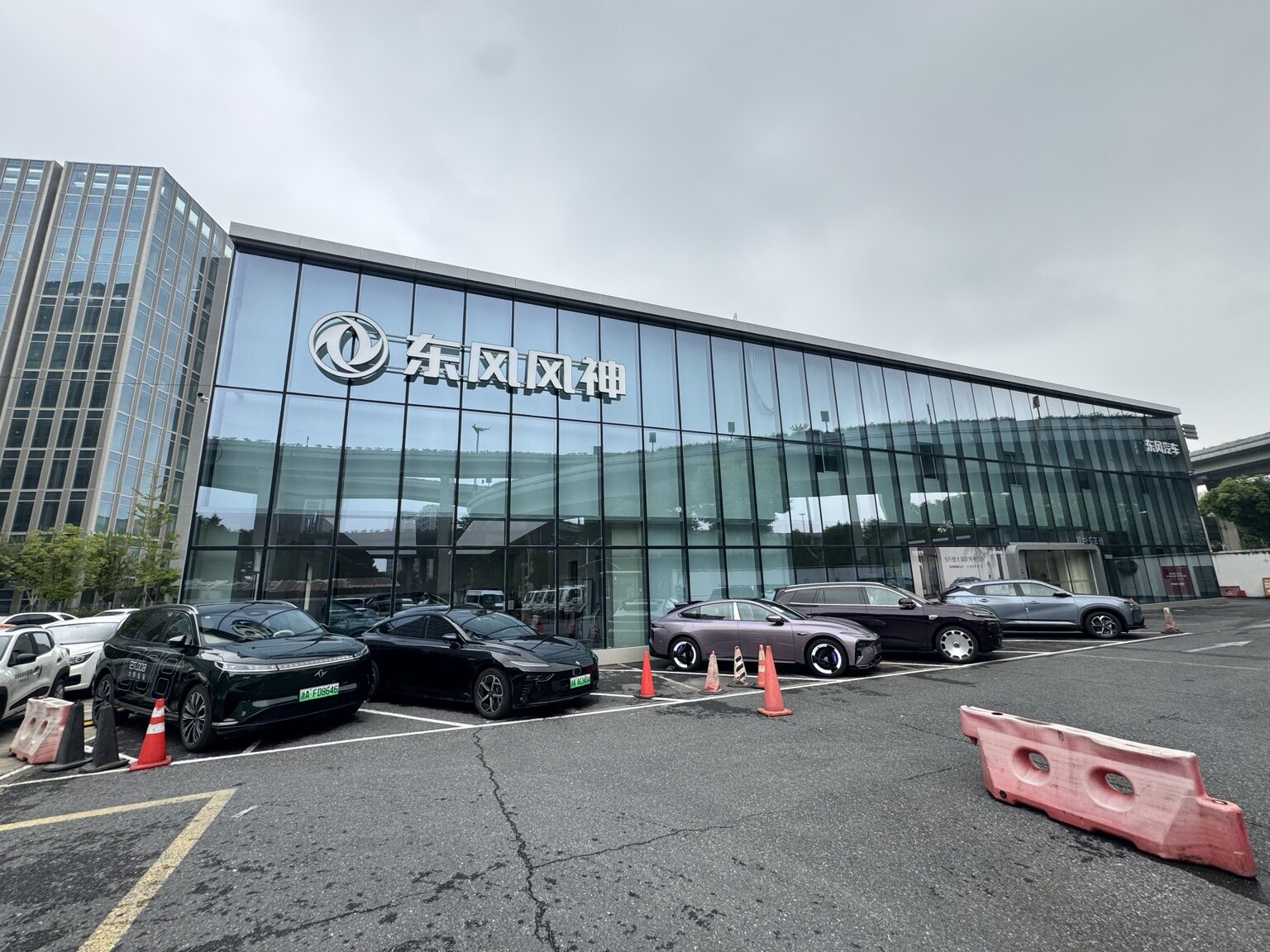 Dongfeng Fengshen showroom exterior in Hangzhou