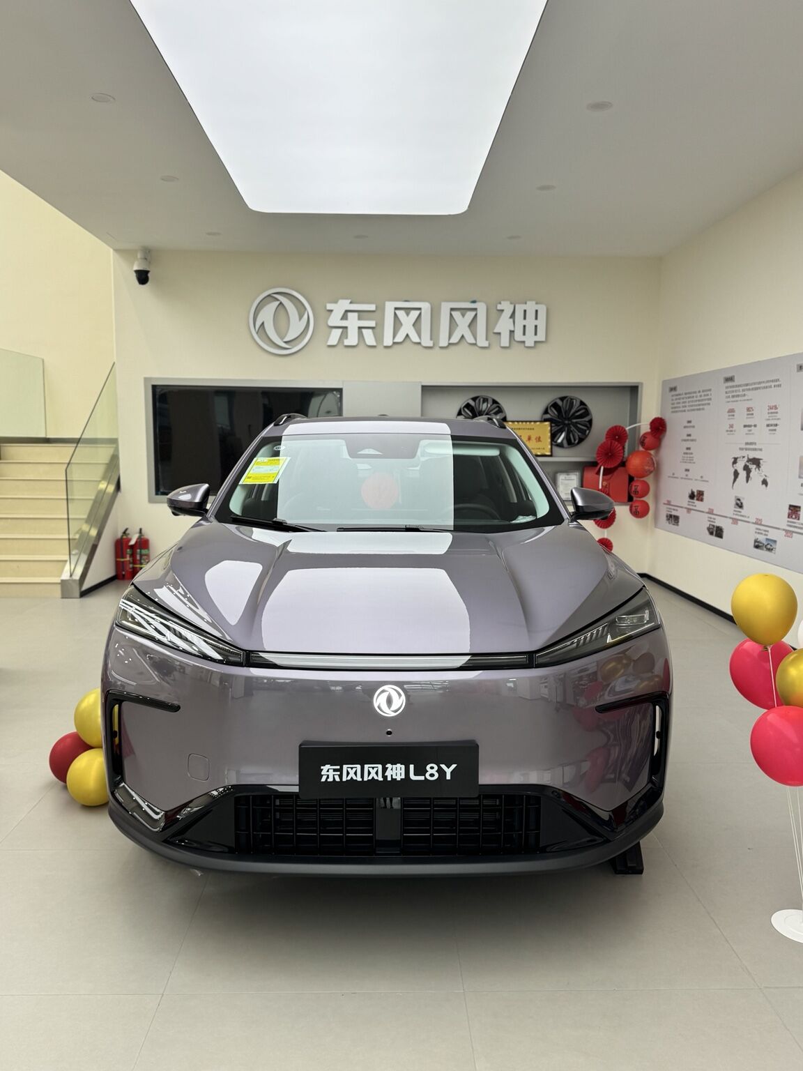 Dongfeng Fengshen L8 showroom display in Hangzhou