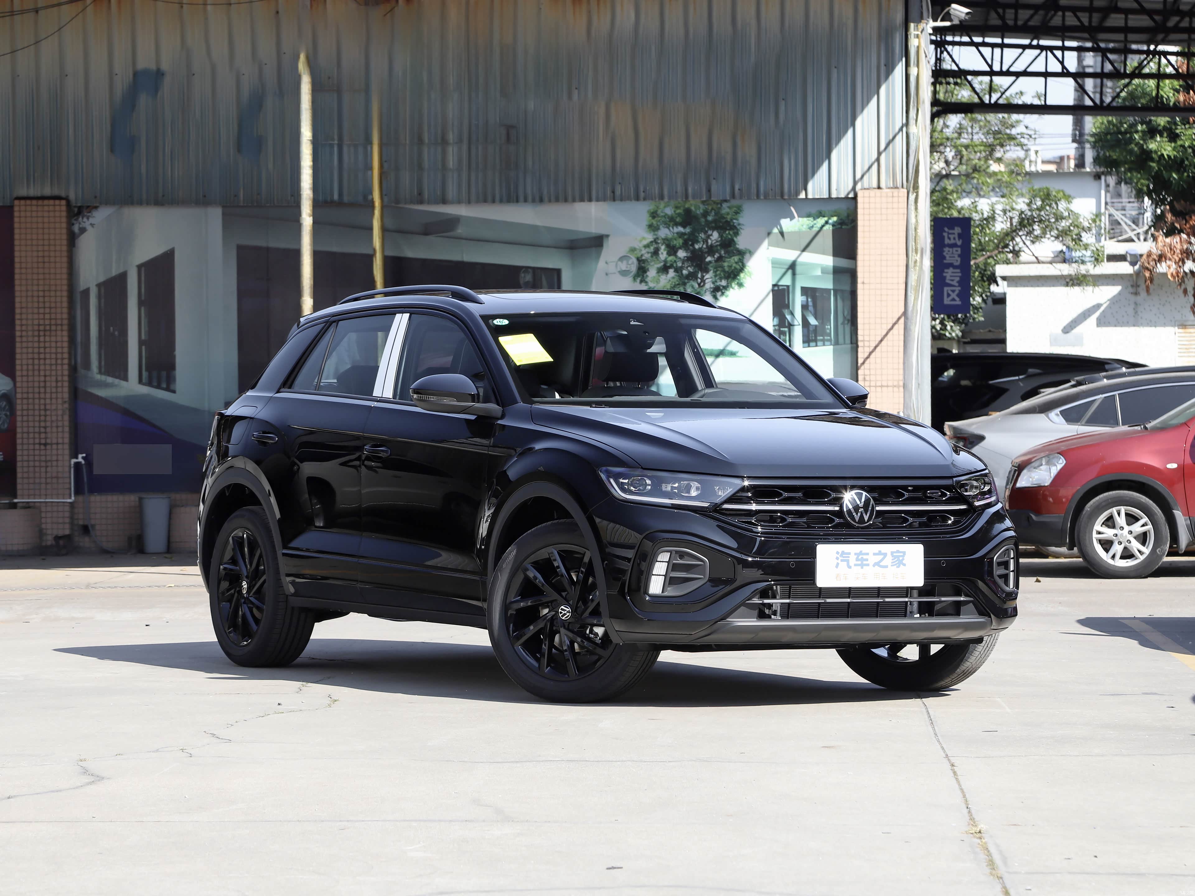 Black Volkswagen T-Roc 2026 China edition front exterior