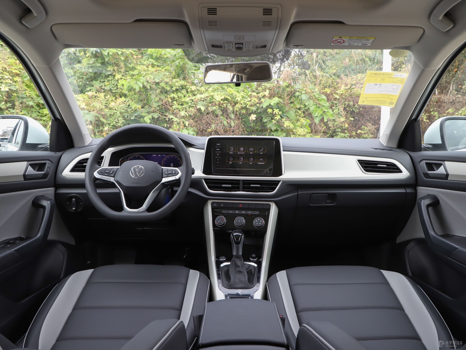 Volkswagen T-Roc 2026 China edition dashboard and front cabin