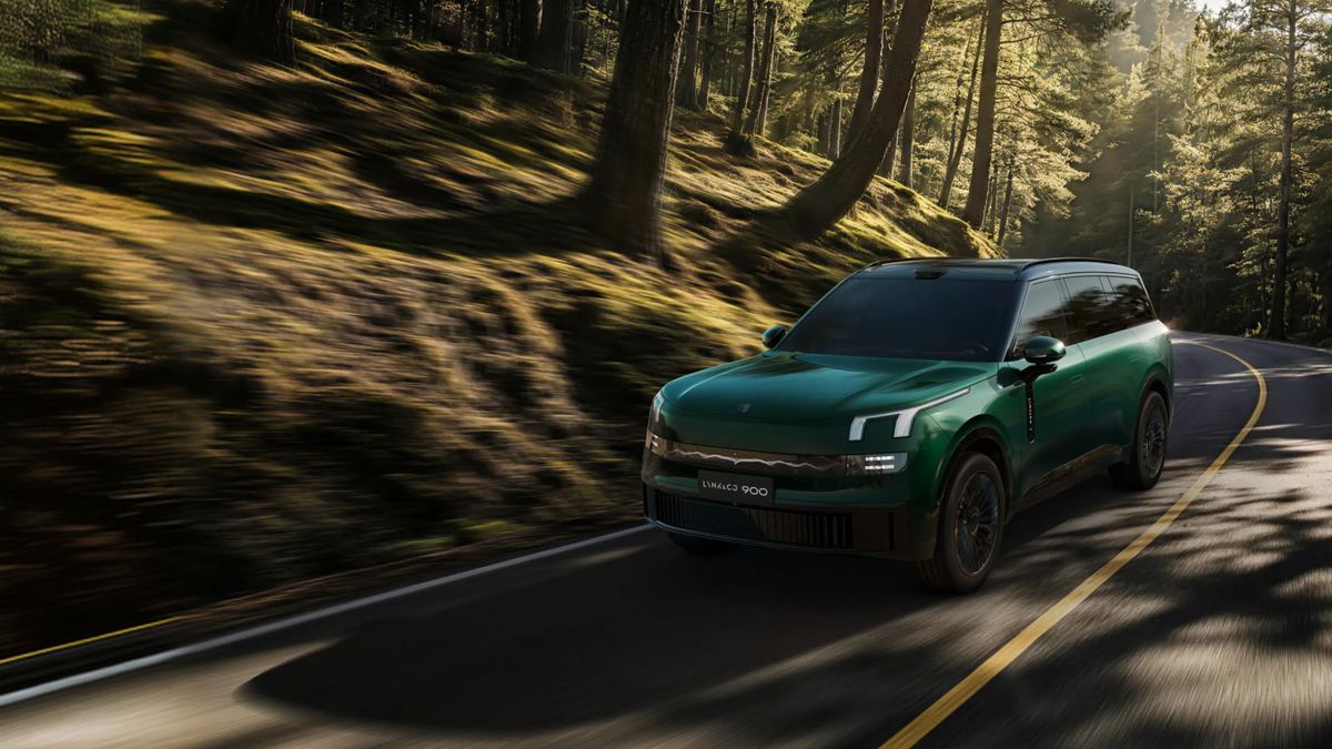 LYNK & CO 900